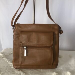 GIANI BERNINI caramel brown genuine buttery soft leather handbag. Adjust straps.